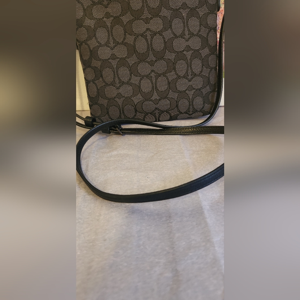 NWOT Brand New signature Coach crossbody - Picture 8 of 11